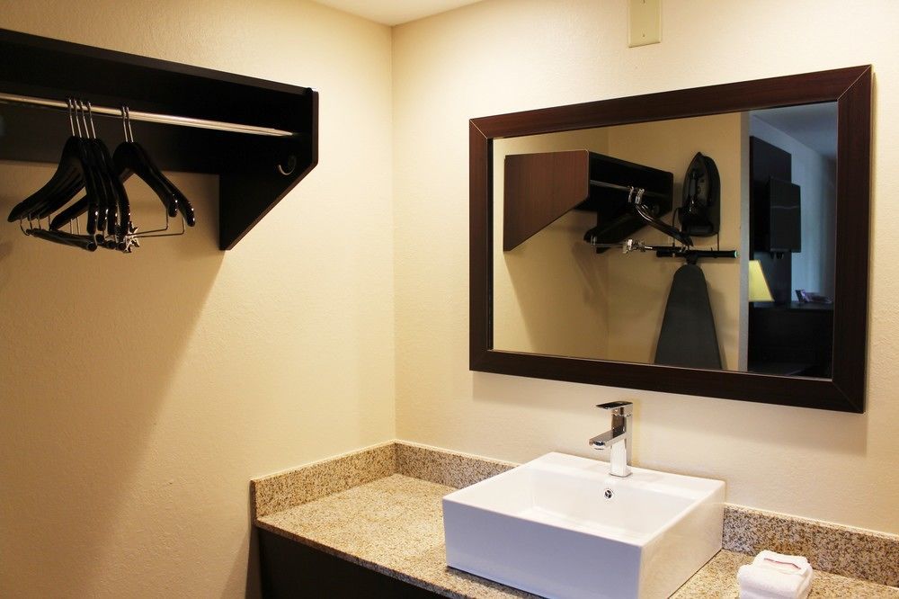 Red Roof Inn Гелен Екстер'єр фото